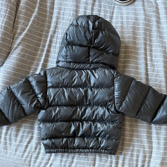 Patagonia Charcoal Puffer Jacket with Blue Accents - Picture 3 of 3